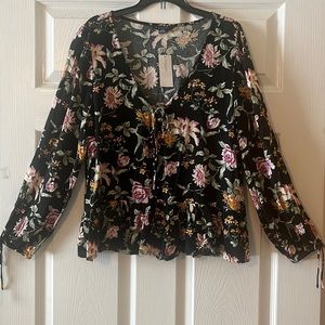 NWT 🦅 American Eagle floral tie blouse size small